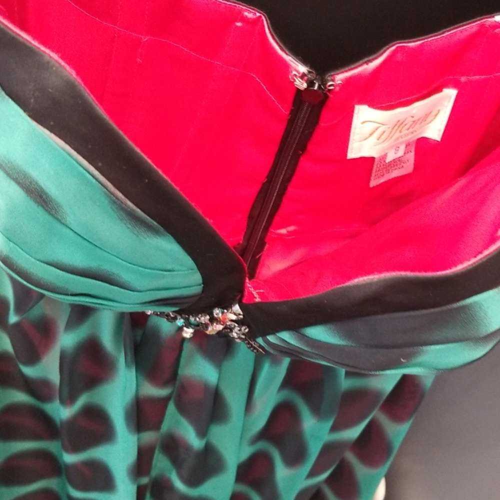 Formal gown - Picture 4 of 4
